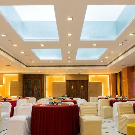 Hotel Gemini Continental, Hazratganj Lucknow Esterno foto