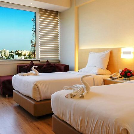 Hotel Gemini Continental, Hazratganj Lucknow Esterno foto