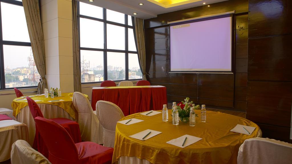 Hotel Gemini Continental, Hazratganj Lucknow Esterno foto