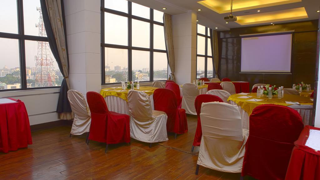 Hotel Gemini Continental, Hazratganj Lucknow Esterno foto