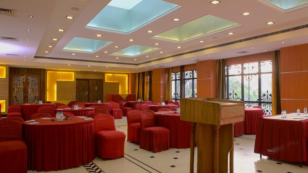 Hotel Gemini Continental, Hazratganj Lucknow Esterno foto