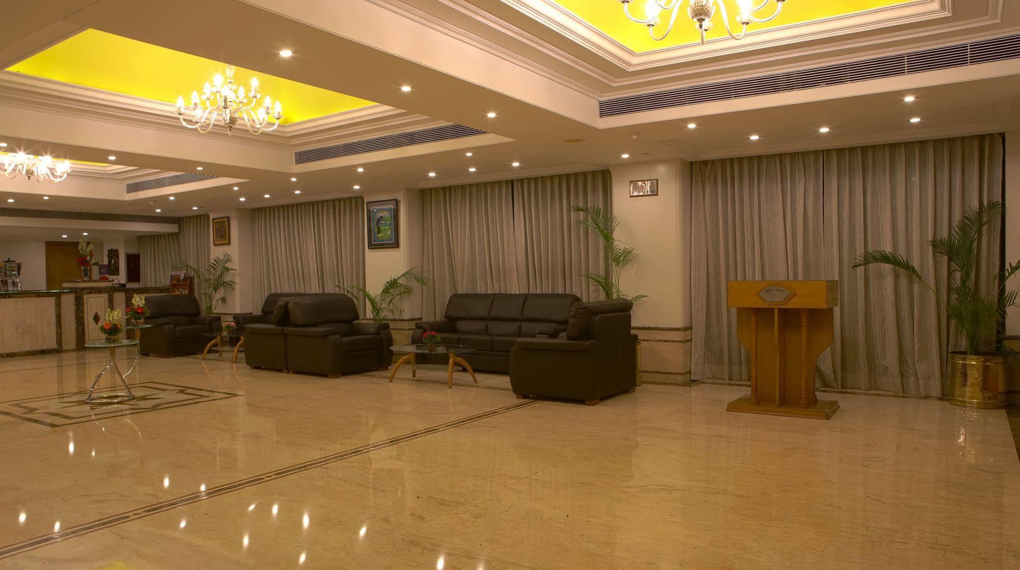 Hotel Gemini Continental, Hazratganj Lucknow Esterno foto