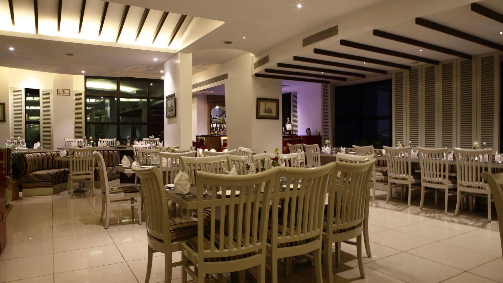 Hotel Gemini Continental, Hazratganj Lucknow Esterno foto