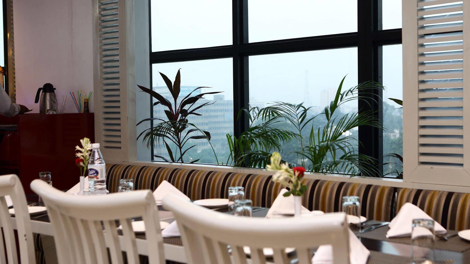 Hotel Gemini Continental, Hazratganj Lucknow Esterno foto