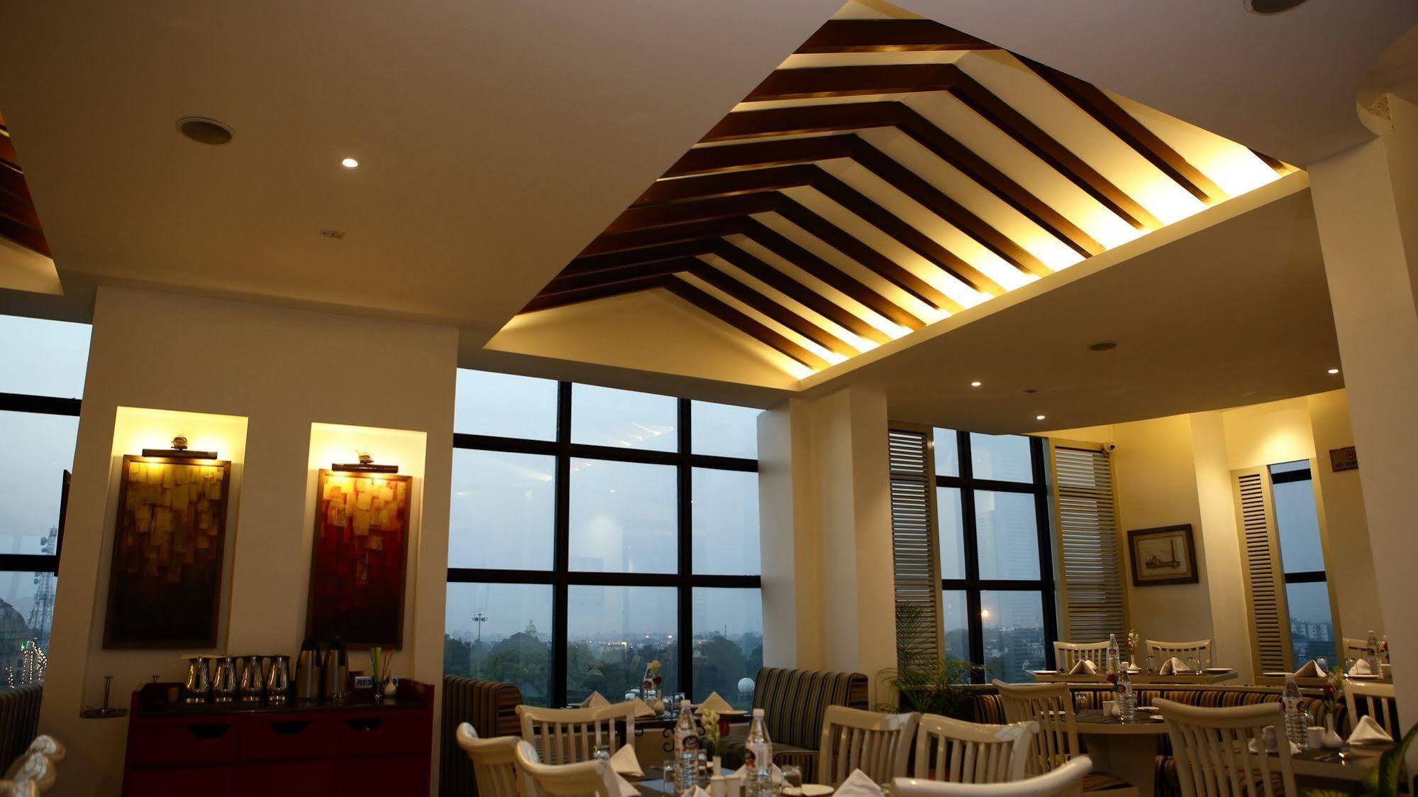 Hotel Gemini Continental, Hazratganj Lucknow Esterno foto