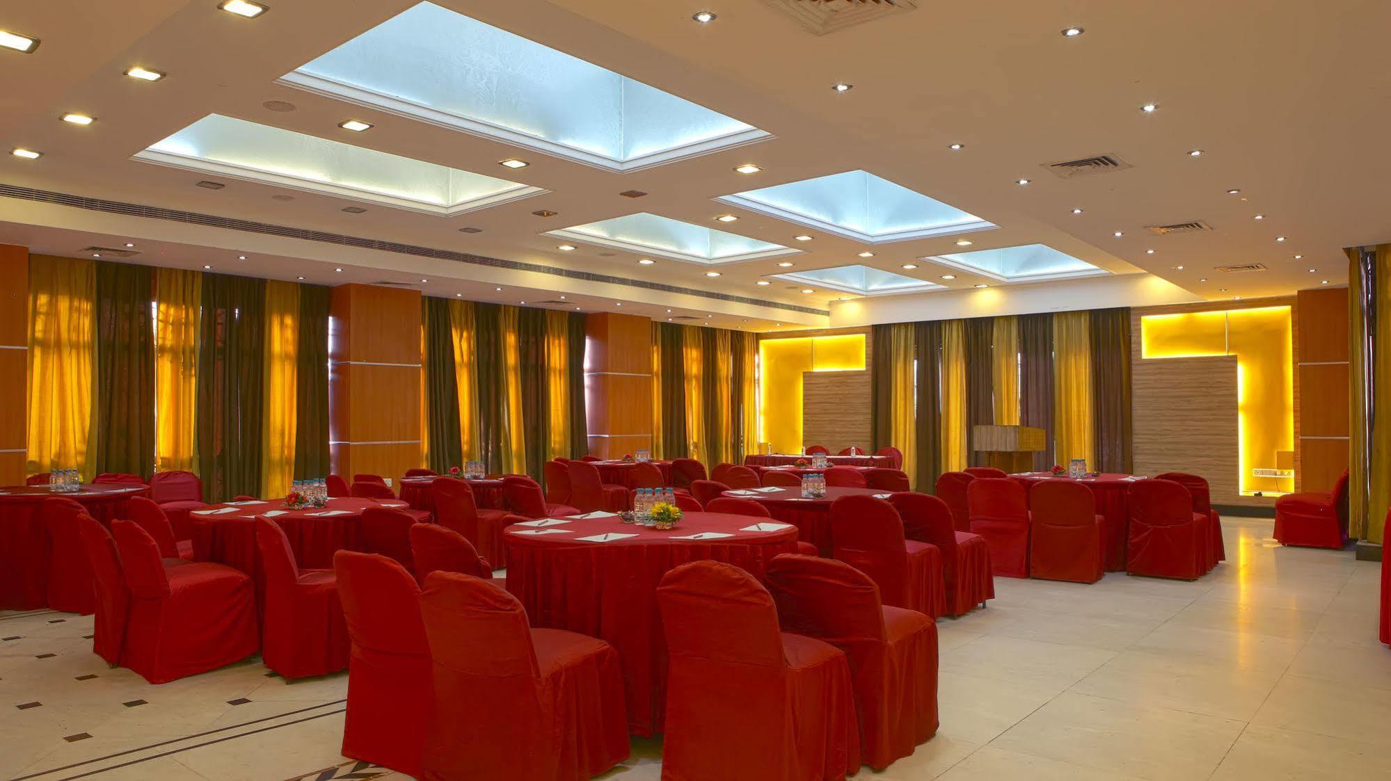 Hotel Gemini Continental, Hazratganj Lucknow Esterno foto