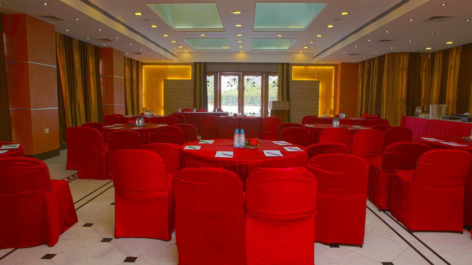 Hotel Gemini Continental, Hazratganj Lucknow Esterno foto