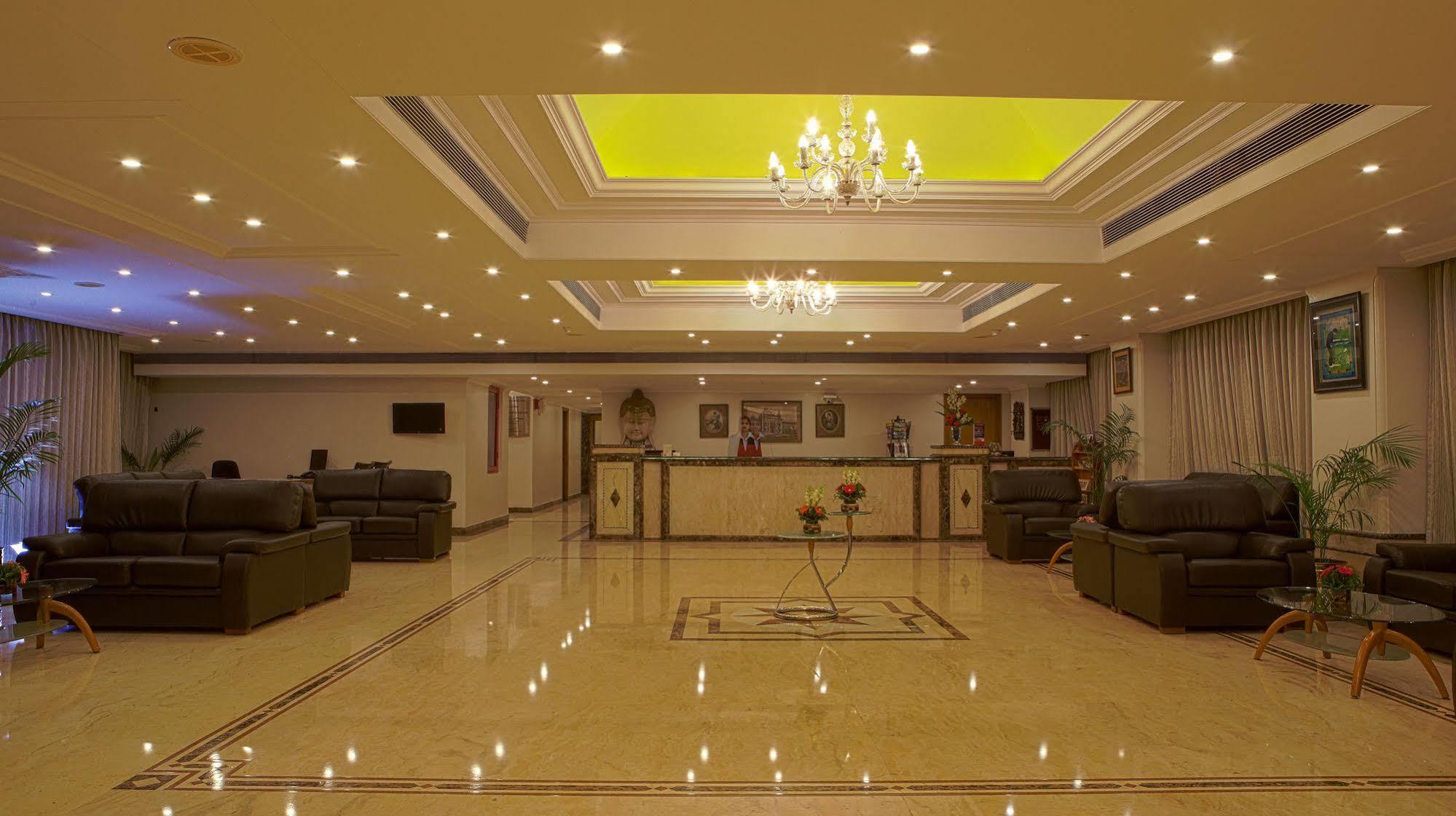 Hotel Gemini Continental, Hazratganj Lucknow Esterno foto