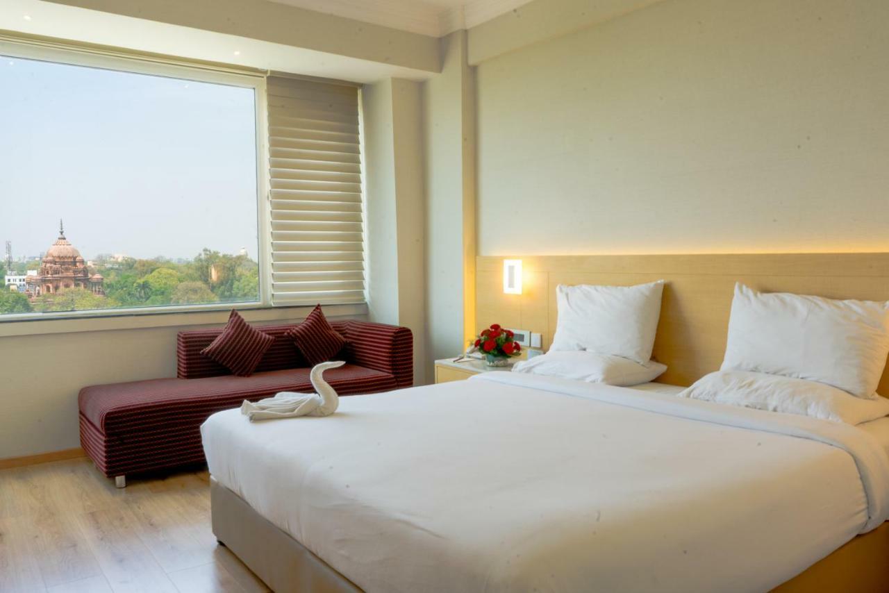 Hotel Gemini Continental, Hazratganj Lucknow Esterno foto