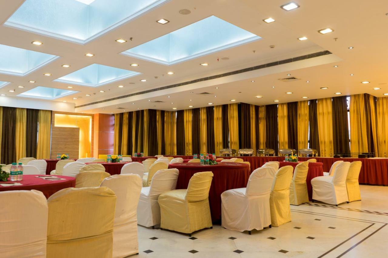 Hotel Gemini Continental, Hazratganj Lucknow Esterno foto