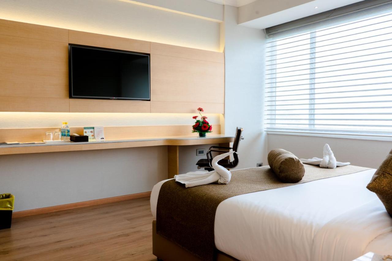 Hotel Gemini Continental, Hazratganj Lucknow Esterno foto